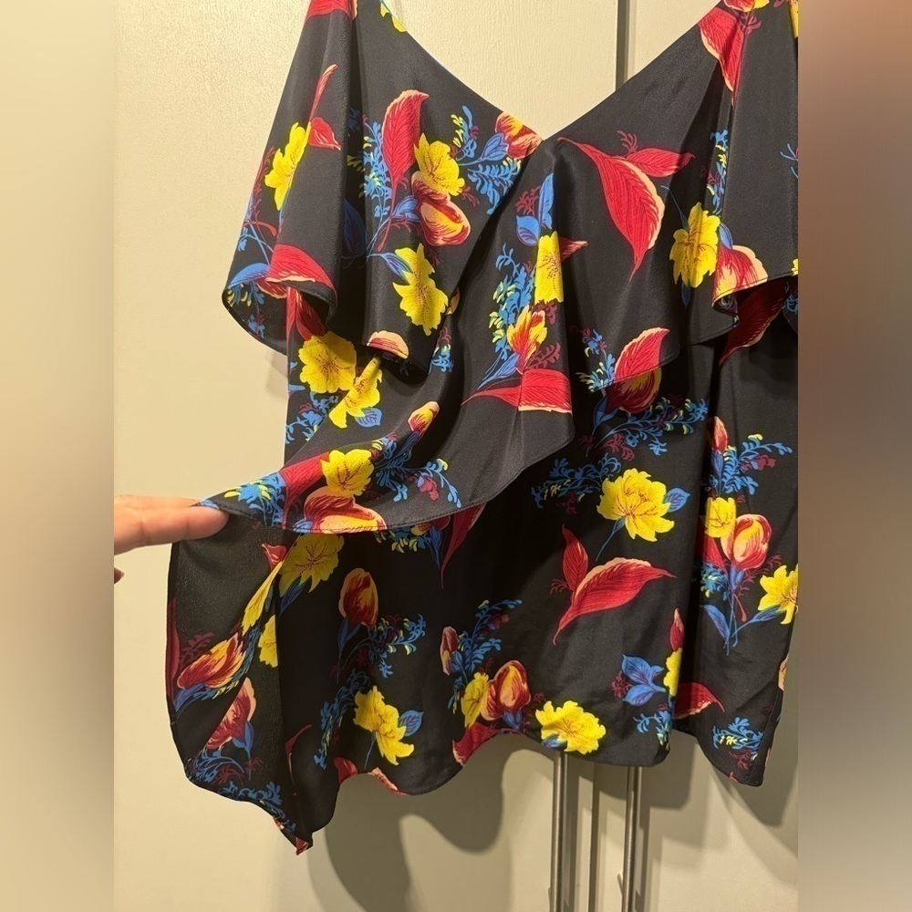 $300 100% Silk Diane Von Furstenberg Top - Picture 6 of 7